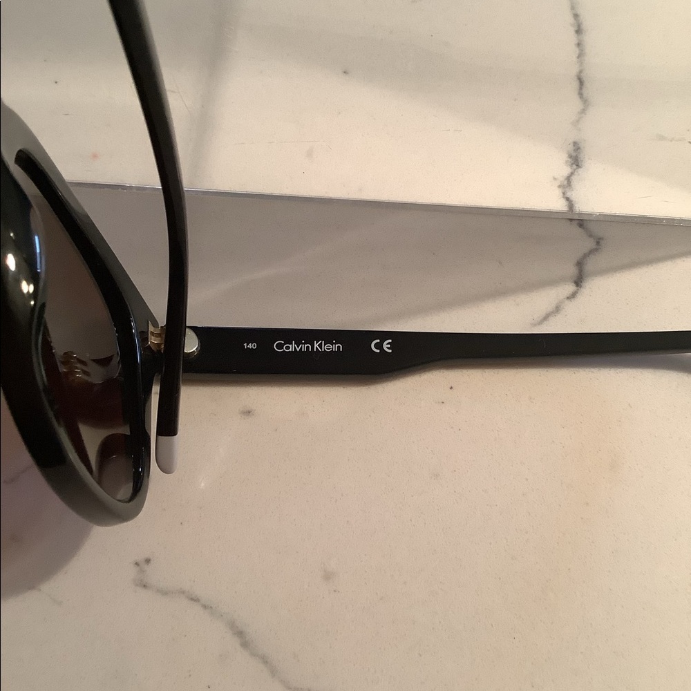 NWOT Calvin Klein women’s sunglasses - Picture 4 of 5